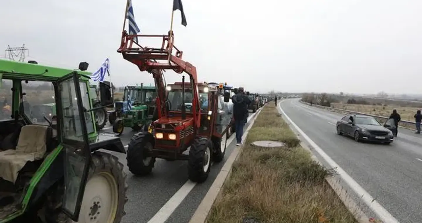 Μπλόκο αγροτών 500 μέτρα από το τελωνείο Εξοχής – Άνοιξε ο Προμαχώνας