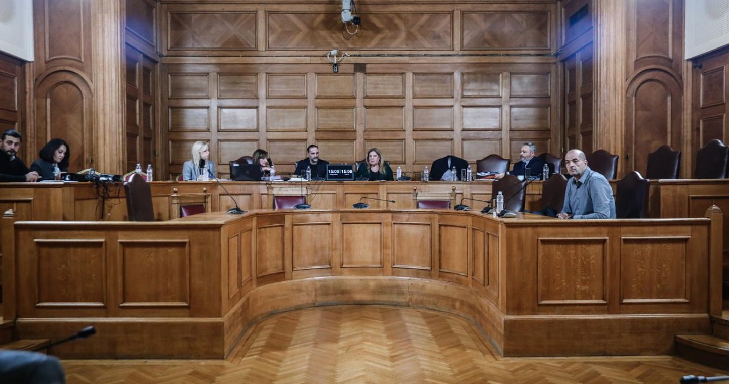 Άγριος καβγάς στην εξεταστική Κωνσταντοπούλου – Μαγειρία – «Θα ξεβρακωθώ, είναι ψέματα – Όλο μαγκιά είστε»