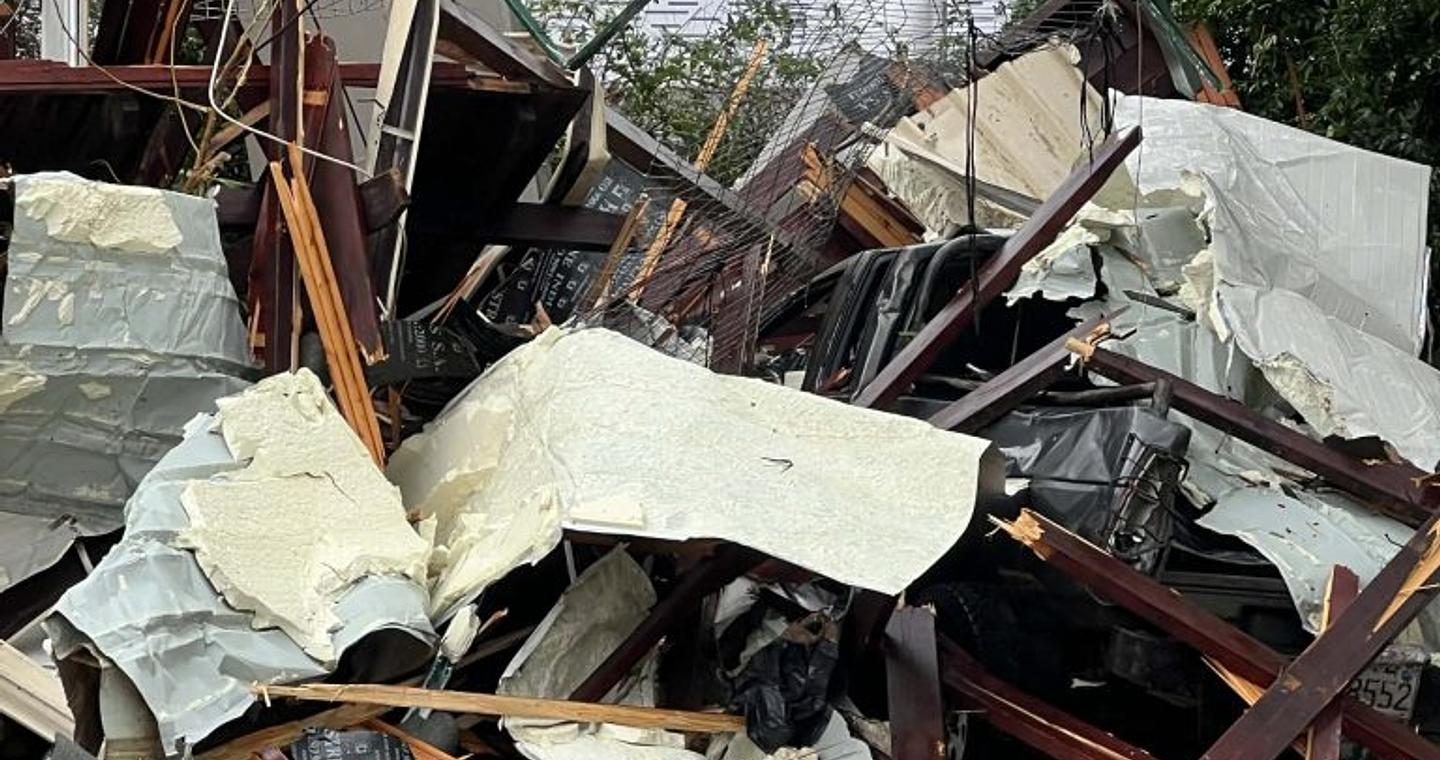 Σε εξέλιξη η καταγραφή των ζημιών που άφησε πίσω του ο ανεμοστρόβιλος στη Φοινικούντα από την ΠΕ Μεσσηνίας