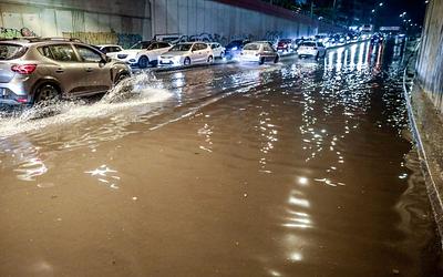 Κακοκαιρία Byron: Συναγερμός στην Αττική! 112 για πλημμύρες, κλειστά σχολεία