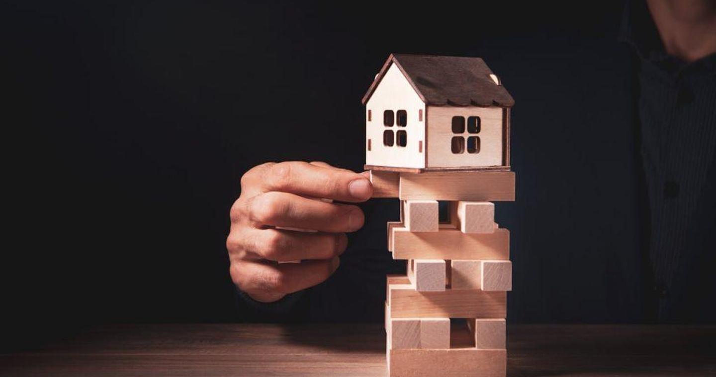 Το στεγαστικό κόστος γονατίζει τα ελληνικά νοικοκυριά – Γιατί είμαστε στη χειρότερη θέση της ΕΕ