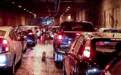 «Byron»: Χάος στην Αττική – Κλειστοί δρόμοι, σε επιφυλακή όλος ο κρατικός μηχανισμός