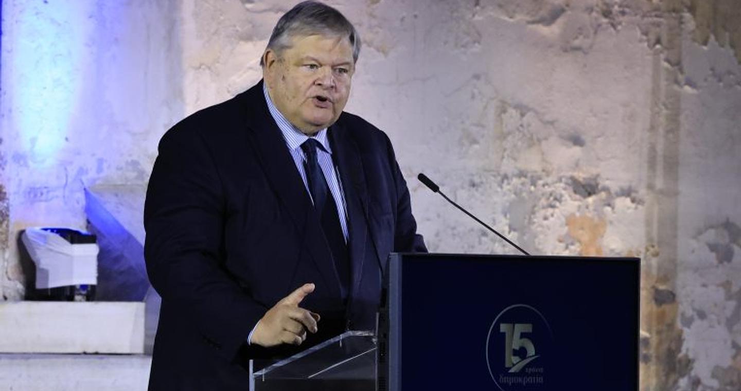 Ευ. Βενιζέλος: Η χώρα δεν μπορεί να πορευθεί με ασύμμετρο πολιτικό σύστημα – Κρίση Δημοκρατίας υπάρχει όταν έχει καταστεί μη διακυβερνήσιμη