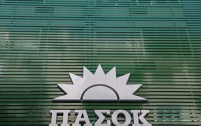 ΠΑΣΟΚ: «Κρυφτούλι» της κυβέρνησης με το Ταμείο Ανάκαμψης; Οι αλλαγές στα έργα