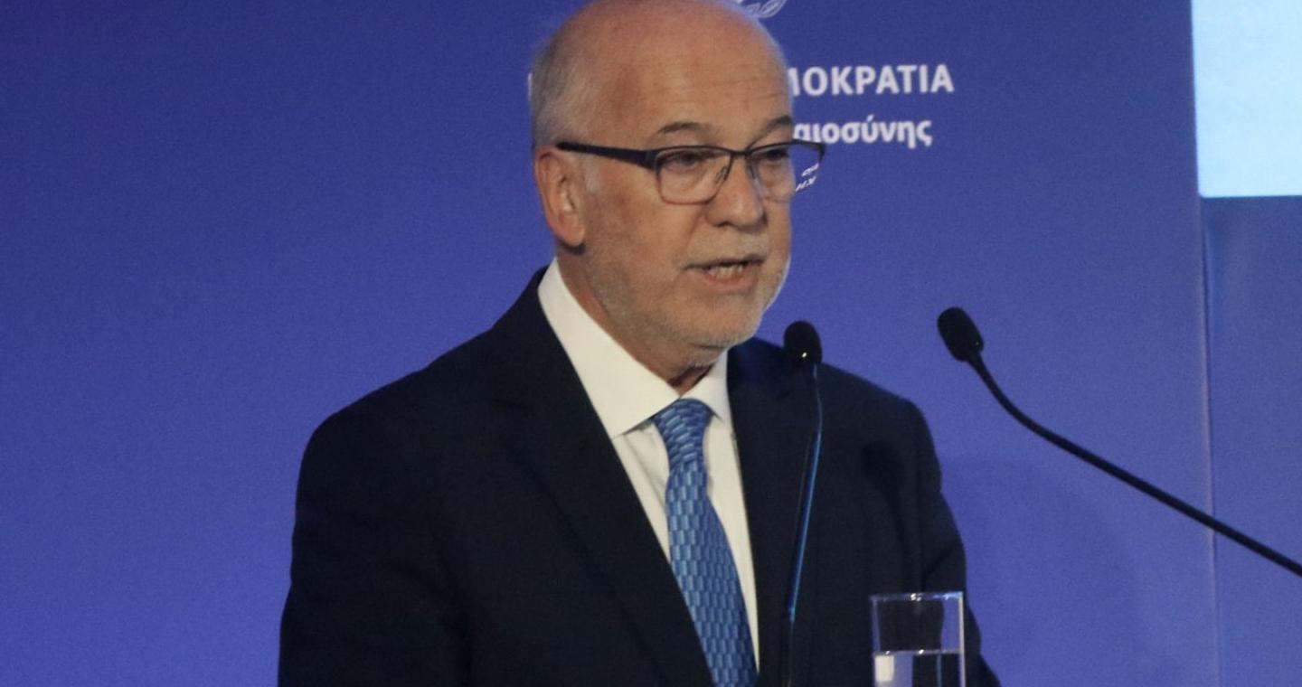 Επένδυση Φλωρίδη στη συκοφαντία και τον κοινωνικό αυτοματισμό – «Μαζεύει» τα περί εγκληματικής οργάνωσης