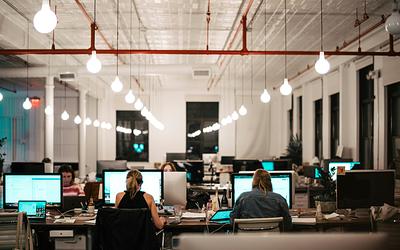 Αναβολή στις αυξήσεις εισφορών: Τι σημαίνει για ελεύθερους επαγγελματίες και αγρότες;