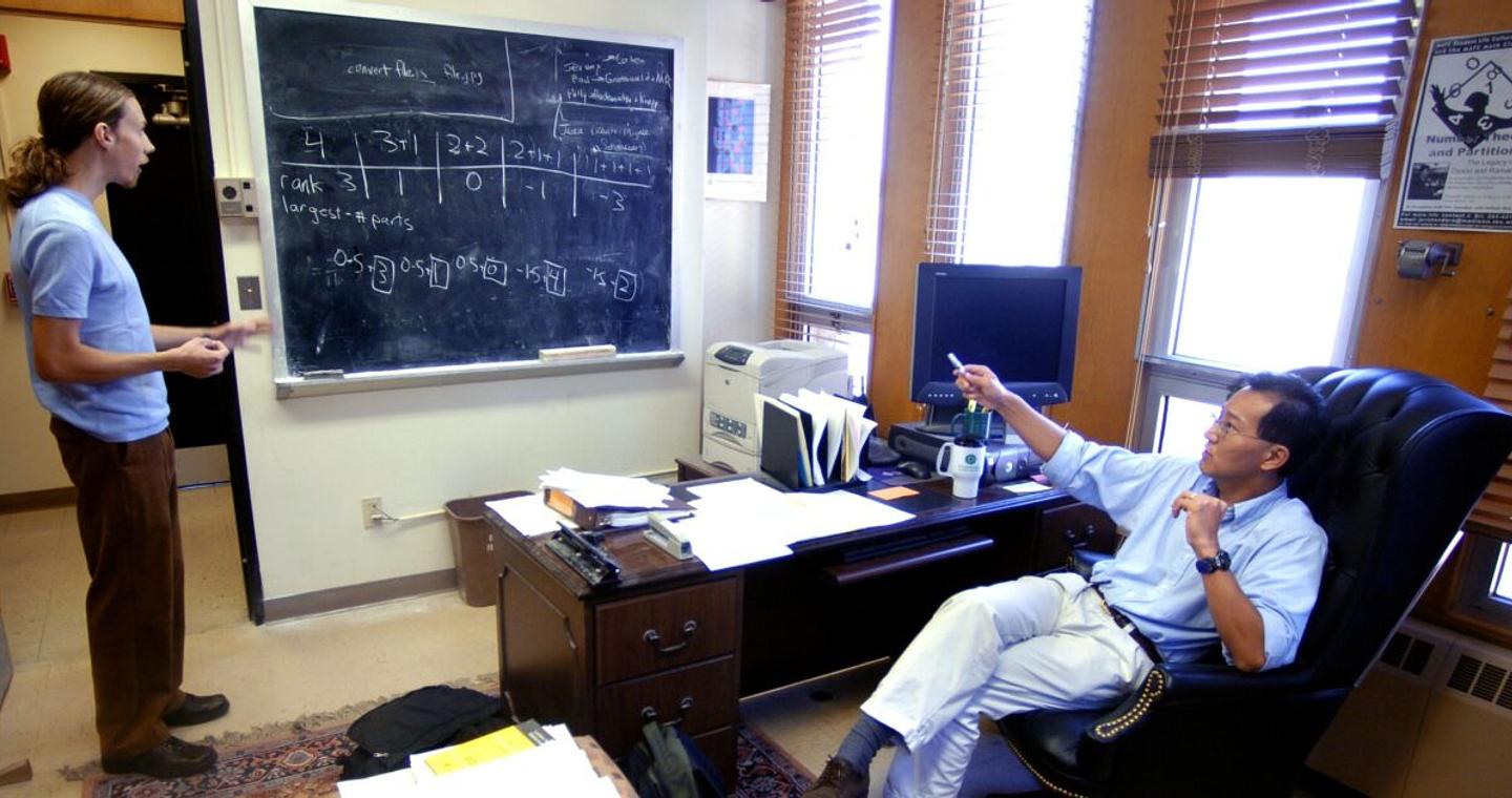 Κεν Όνο: Ο θρύλος των Μαθηματικών που άφησε το πανεπιστήμιο για να εργαστεί στην AI startup μιας 24χρονης