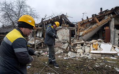 Ειρήνη στην Ουκρανία; Οι διαπραγματεύσεις Τραμπ φέρνουν ελπίδα, ενώ οι μάχες συνεχίζονται.