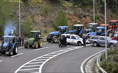 Δυναμικές κινητοποιήσεις αγροτών σε όλη την Ελλάδα: Μπλόκα, αποκλεισμοί και κλιμάκωση!