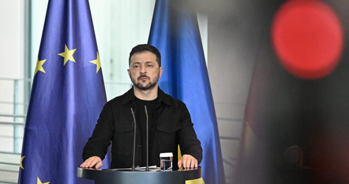 «Ο Πούτιν θέλει το Ντονέτσκ για να σταματήσει τις επιθέσεις σε Χερσώνα και Ζαπορίζια» – Απορρίπτει την πρόταση ο Ζελένσκι