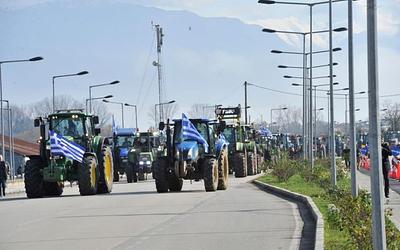 Αγρότες σε όλη την Ελλάδα: Δεκάδες μπλόκα και κλιμάκωση κινητοποιήσεων!