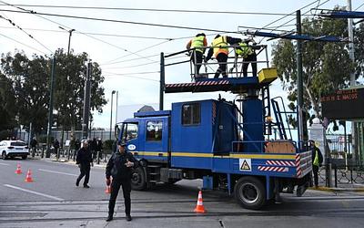 Τέλος εποχής για τα τρόλεϊ: Ξεκίνησε η αποξήλωση, έρχονται τα ηλεκτρικά λεωφορεία!