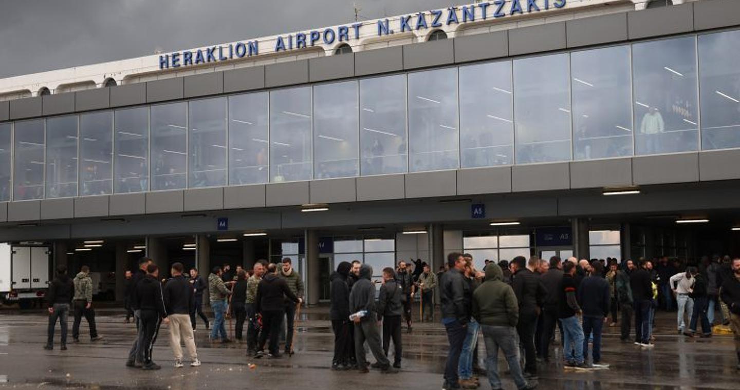 Ηράκλειο: Κλειστό και πάλι το αεροδρόμιο «Ν. Καζαντζάκης» μέχρι το πρωί της Τρίτης (9/12) και τη νέα συνεδρίαση των αγροτών