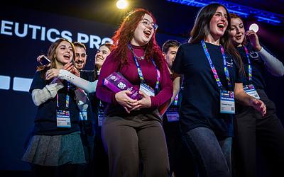 Θρίαμβος φοιτητών από την Πάτρα: Διάκριση σε διεθνή διαγωνισμό βιολογίας!