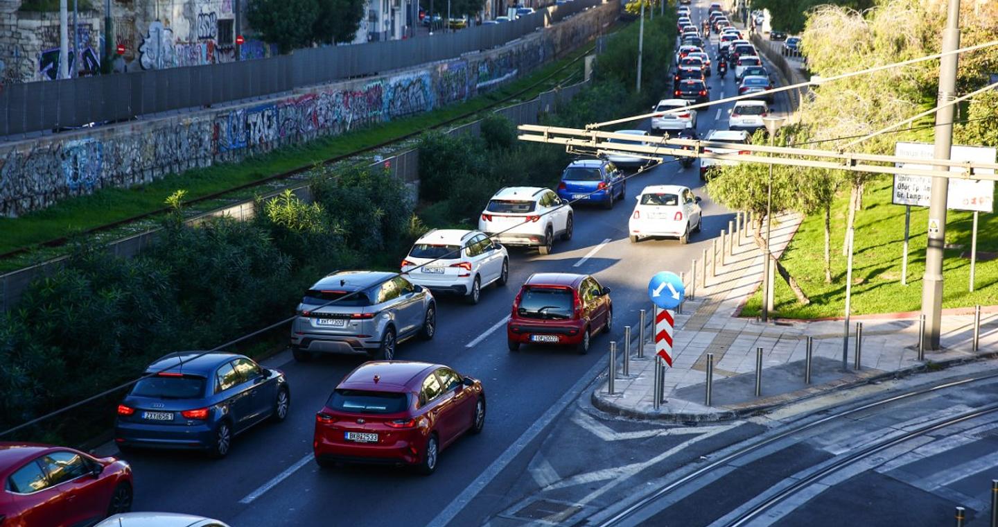 Τι αλλάζει με τα πρόστιμα για όσους δεν πληρώσουν έγκαιρα τα τέλη κυκλοφορίας