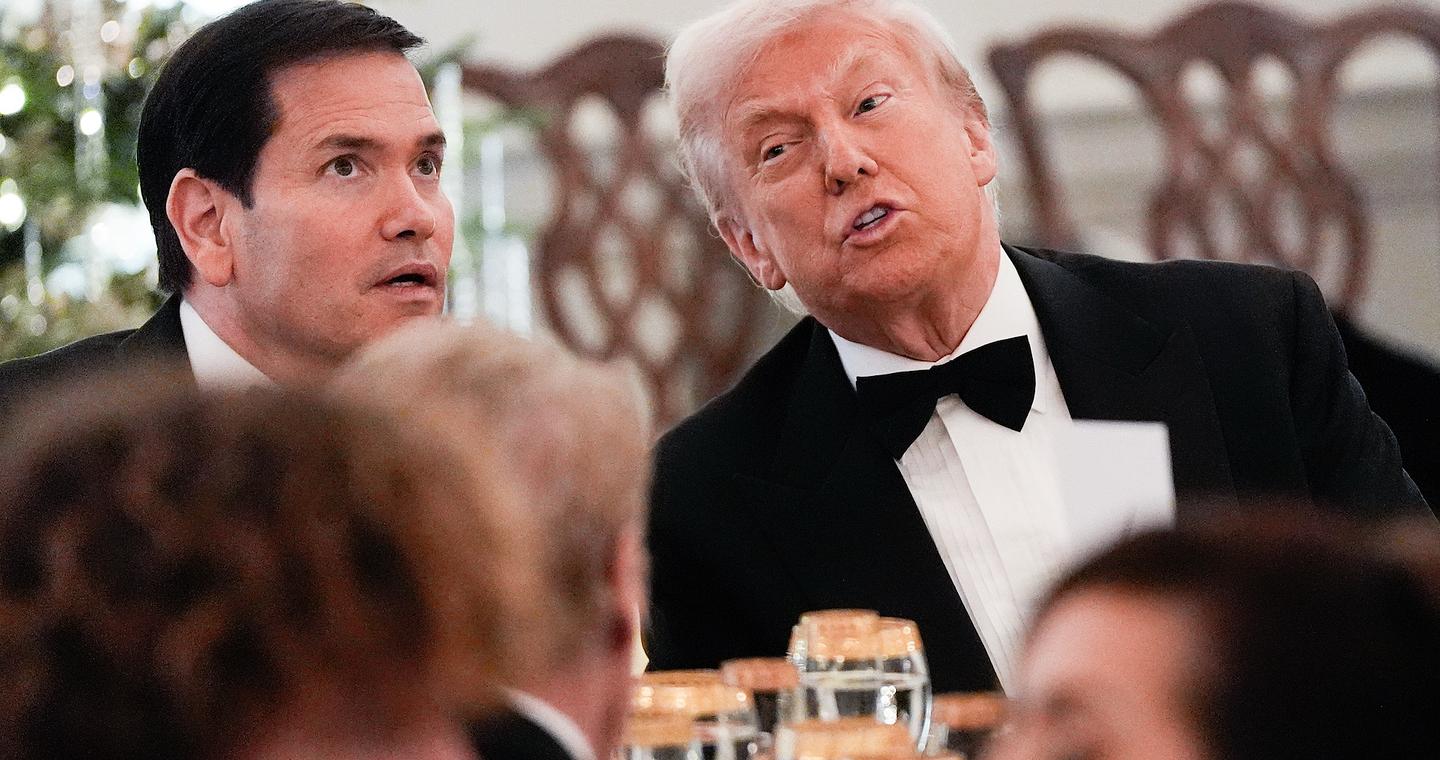 Μανιφέστο Τραμπ: Πώς οι Ευρωπαίοι από εκλεκτοί σύμμαχοι το 2017 υποβιβάστηκαν σε φτωχούς συγγενείς