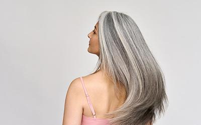 Γκρίζα μαλλιά, καριέρα σε κρίση; Η μαρτυρία που προβληματίζει