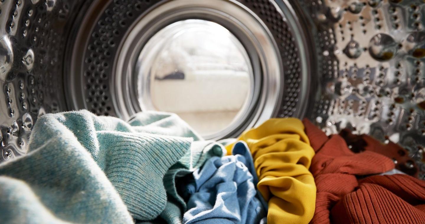 Για ρούχα που αντέχουν περισσότερο, η επιστήμη λέει να χρησιμοποιήσετε αυτόν τον κύκλο πλύσης