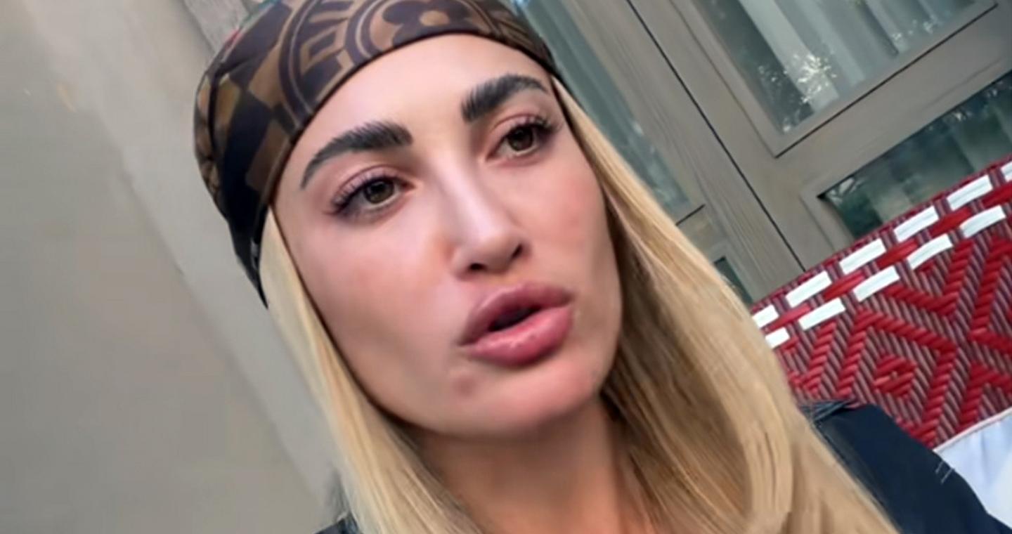 Έξαλλη η Τούνη με τον Αλεξάνδρου: «Το παιδί μας μεγαλώνει με μια Μπαλινέζα – Θα μείνει μόνιμα Θεσσαλονίκη όταν γίνει 4 ετών»