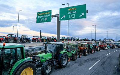 Αγρότες στα κάγκελα: Μπλόκα, «πολιορκίες» και τελεσίγραφα στην κυβέρνηση!