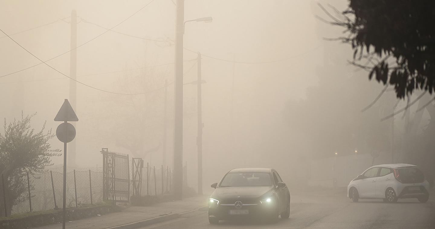Καιρός: Τοπικές βροχές και πτώση θερμοκρασίας κυρίως στα βόρεια – Μεγάλη προσοχή λόγω της ομίχλης