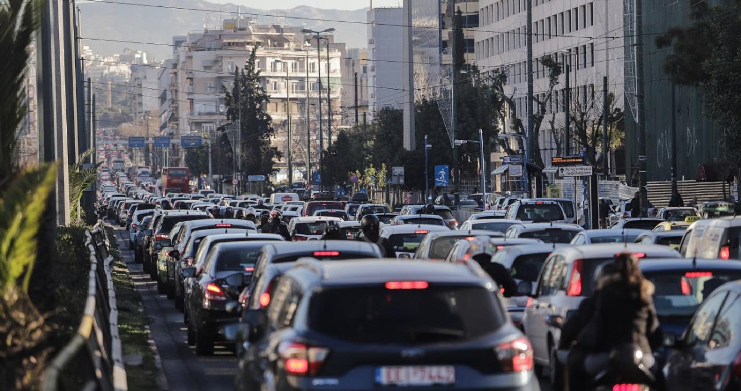 Κίνηση στους δρόμους: Στο «κόκκινο» ο Κηφισός – Αυξημένη κίνηση σε Κηφισίας, Μεσογείων, Αττική Οδό
