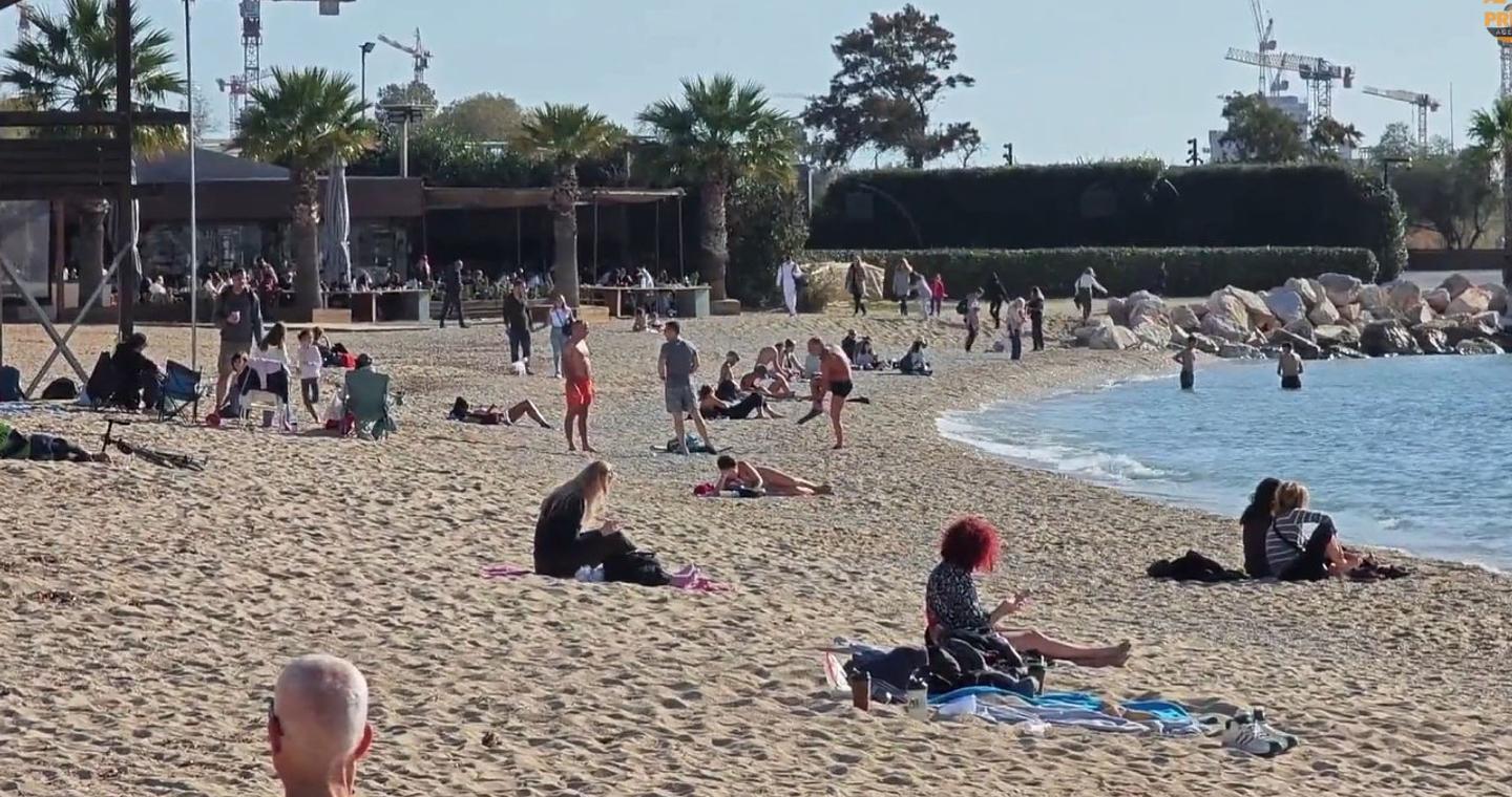 «Έχω μαυρίσει, δεν χρειάζομαι αντηλιακό»: Τρεις μύθοι και αλήθειες για τον ήλιο και το μαύρισμα
