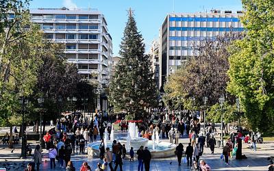 Εορταστικό ωράριο 2025: Τι αλλάζει στα μαγαζιά και ποια Κυριακή είναι ανοιχτά