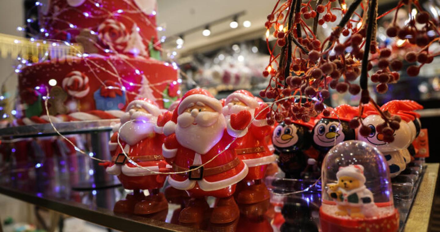 Από σήμερα ξεκινά το εορταστικό ωράριο – Ποιες Κυριακές θα είναι ανοιχτά τα μαγαζιά