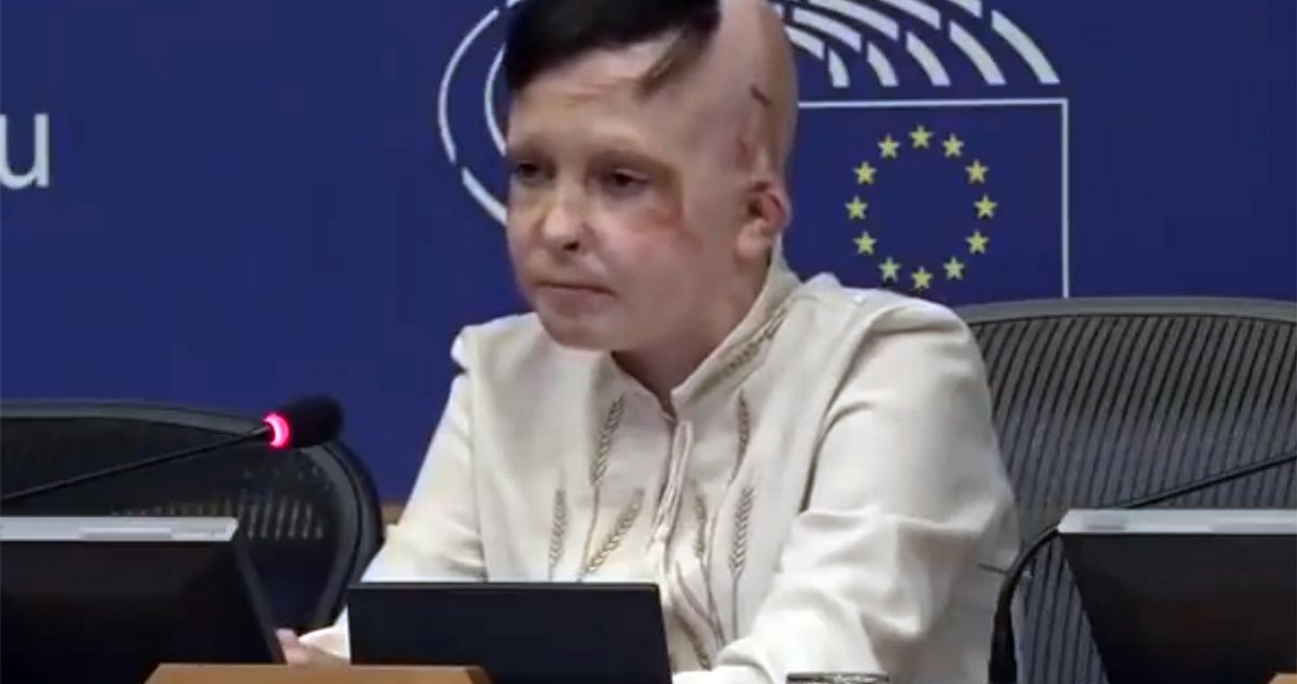 «Ήταν η τελευταία φορά που είδα τη μητέρα μου» – Συγκλόνισε στο Ευρωκοινοβούλιο ο 11χρονος Ρόμαν από την Ουκρανία