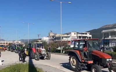 Ένταση στην Ηγουμενίτσα: Αγρότες με τρακτέρ έξω από το λιμάνι!