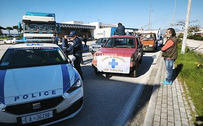 Ένταση στην Ηγουμενίτσα: Αγρότες με τρακτέρ έξω από το λιμάνι