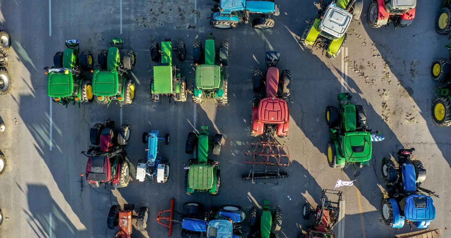 Παραμένουν στα μπλόκα οι αγρότες - Ποιοι δρόμοι είναι αποκλεισμένοι