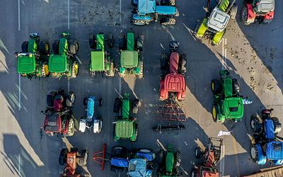 Συνεχίζονται οι κινητοποιήσεις των αγροτών: Μπλόκα σε όλη την Ελλάδα