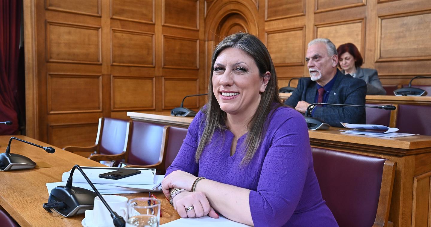 «Σιγά μη σκίσετε κανένα καλσόν»: Νέα επίθεση Κωνσταντοπούλου στη Συρεγγέλα