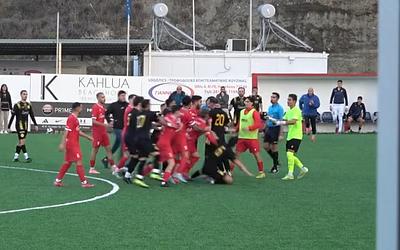Ένταση στο Ηράκλειο: Κώτσιος φέρεται να χτύπησε παίκτη με κουτουλιά!
