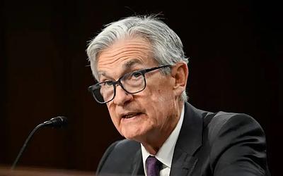 Fed: Όλα τα βλέμματα στον Πάουελ – Τι θα γίνει με τα επιτόκια;