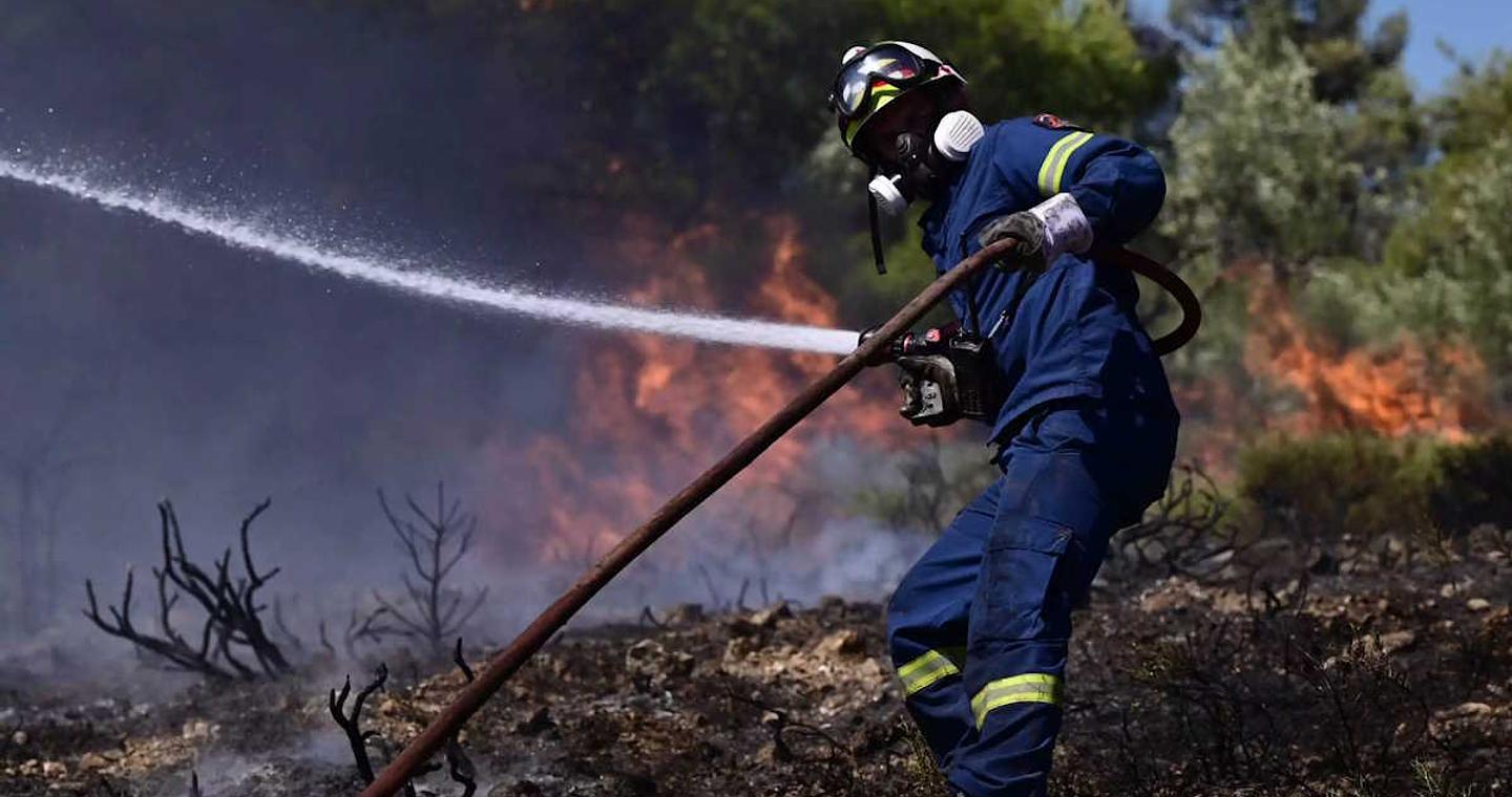Φωτιά στο Καλό Πηγάδι Φωκίδας - Στη «μάχη» και εναέρια μέσα