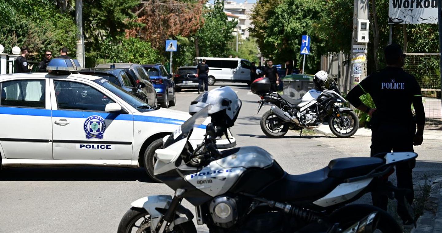 Γυναικοκτονία στο Χαλάνδρι: 28χρονος δολοφόνησε με μαχαίρι 47χρονη - Συνελήφθη στο σημείο του εγκλήματος