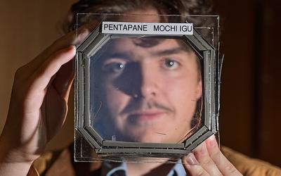 Επανάσταση στα τζάμια: Νέο υλικό υπόσχεται θερμομόνωση και διαφάνεια!