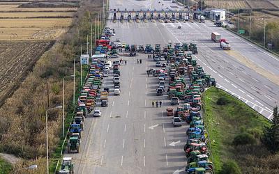 Έξαρση αγροτικών κινητοποιήσεων: Κλείνουν δρόμους και σύνορα – Όλες οι εξελίξεις!