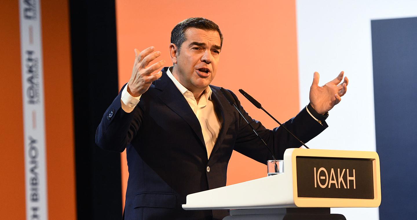 Διμέτωπες επιθέσεις η νέα στρατηγική του Αλέξη Τσίπρα