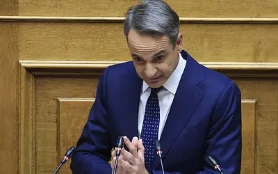 Στεγαστική ανάσα και μάχη στη Βουλή: Οι άμυνες Μητσοτάκη στις επιθέσεις