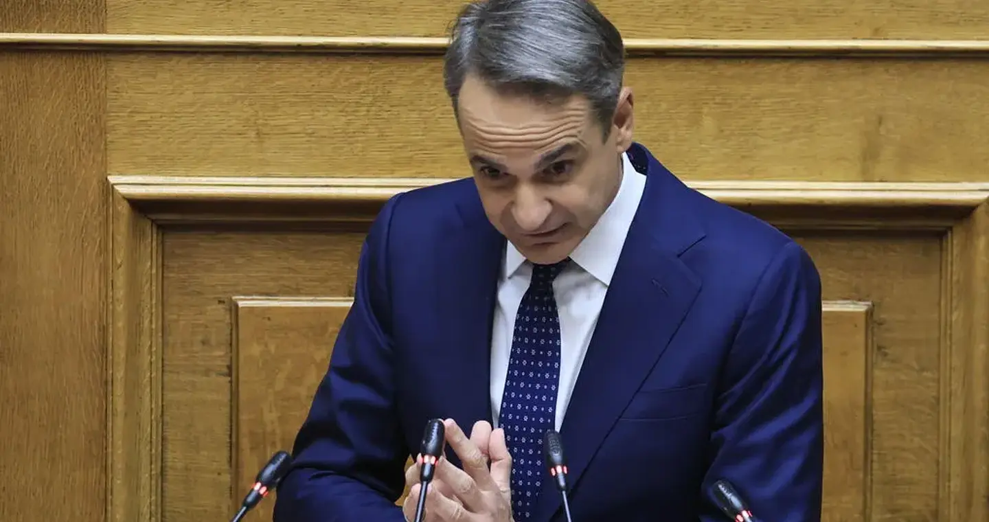 Κυρ. Μητσοτάκης: στρίβειν διά του στεγαστικού, ενώ η χώρα βράζει...