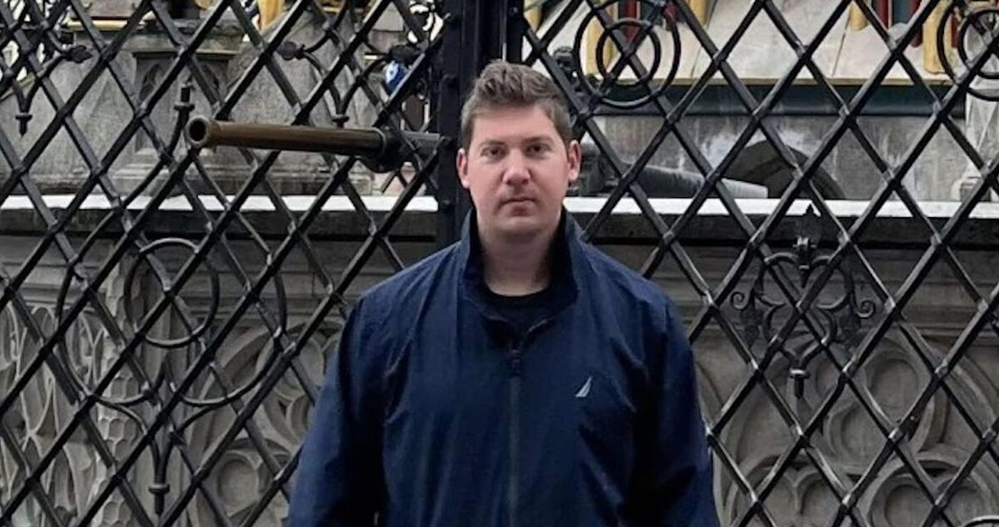 Kρήτη: «Τον ψάχνω με τη φωτογραφία του στα χέρια μου» λέει η μητέρα του 33χρονου γιατρού που αγνοείται - Συνελήφθη ερευνητής