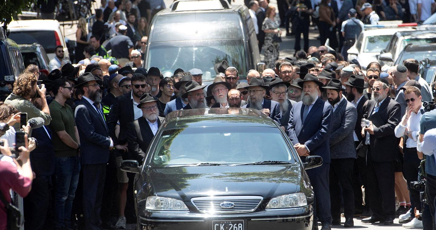 Το Σίδνεϊ πενθεί – Αρχισαν οι κηδείες των θυμάτων της επίθεσης στην παραλία Μπόνταϊ