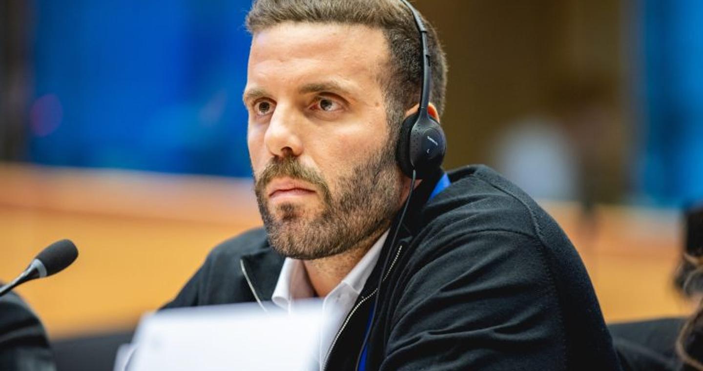 ΣΥΡΙΖΑ: Έθεσε εκτός ευρωομάδας τον Νίκο Παππά για επίθεση σε δημοσιογράφο