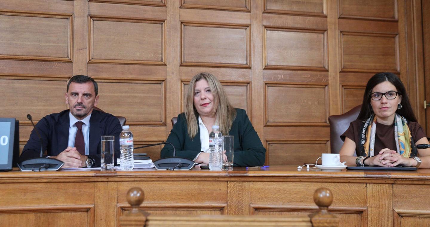 Ένταση μεταξύ Κωνσταντοπούλου – Συρεγγέλα: «Παίζετε βρόμικο ρόλο» - «Είστε συκοφάντισσα»