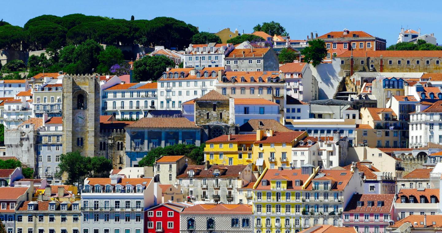 Στεγαστική κρίση: Γιατί διώχνει τους νέους από την εργασία – Τι προτείνουν δύο 30άρηδες οικονομολόγοι ως λύση