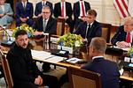 Ζελένσκι-Πούτιν: Άνοιξε ο δρόμος για απευθείας συνομιλίες;